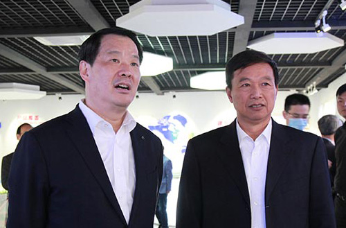 中建材總裁、中國工程院院士彭壽一行蒞臨鵬飛集團(tuán)考察