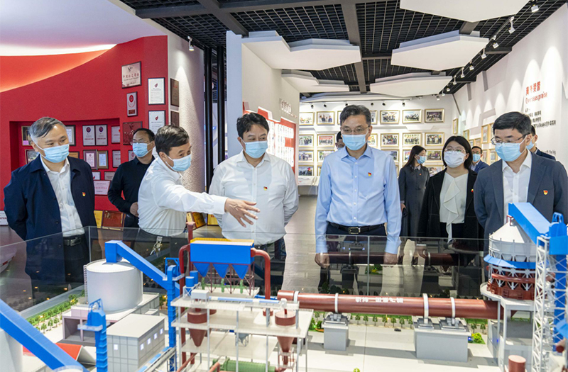 南通市委常委、組織部部長(zhǎng)封春晴率隊(duì)赴江蘇鵬飛集團(tuán)調(diào)研